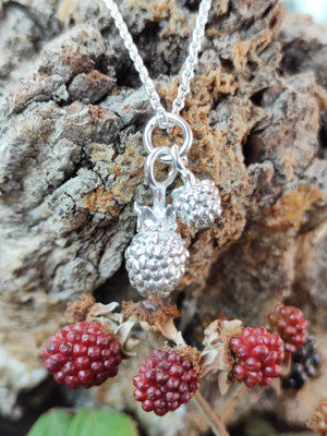 Beeren Anhänger mit zwei Beeren