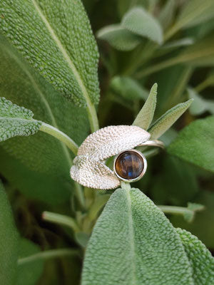 Salbei Ring mit zwei Blättern und Labradorith