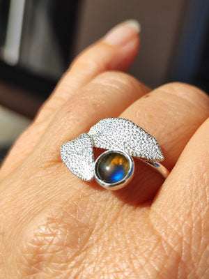 Salbei Ring mit zwei Blättern und Labradorith