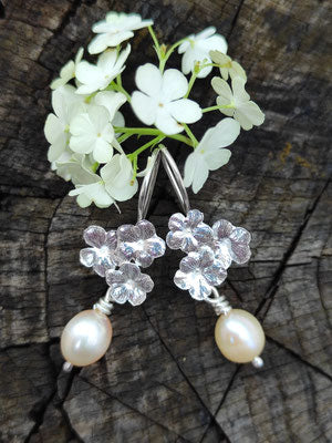 Mini Schneeball Hortensien Ohrhänger mit 3 Blüten und Perle