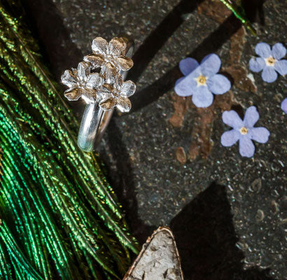 Vergissmeinnicht Ring mit 3 Blüten und breiter Schiene