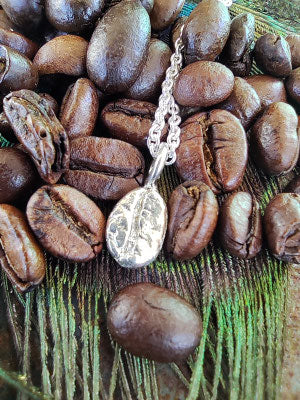 Echte Kaffebohnen in Silber gegossen  925 Silber  Handgefertigt in meinem Atelier  Naturabguss der echten Kaffeebohne  Länge kompletter Ohrhänger 25 mm