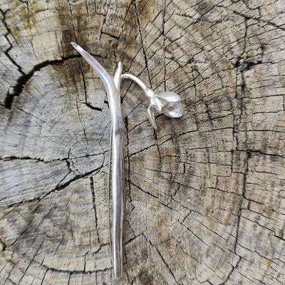 Schneeglöckchen Brosche mit einem Schneeglöckchen