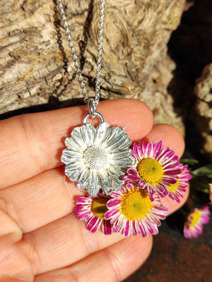 Chrysanthemen Anhänger mit doppelter Öse