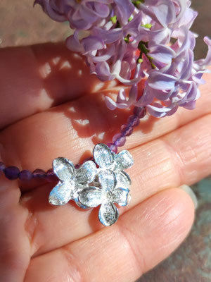 Zartes Fliederblüten Collier mit Amethyst