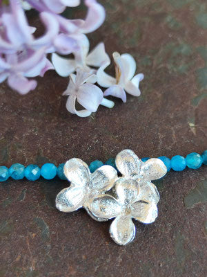 Zartes Fliederblüten Collier mit Apatit