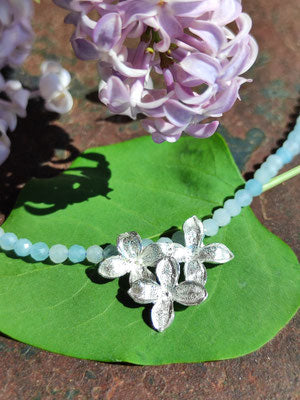 Zartes Fliederblüten Collier mit Aquamarin