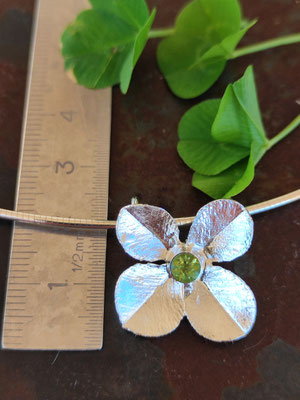 Glücks Klee Anhänger mit Peridot