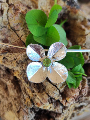 Glücks Klee Anhänger mit Peridot