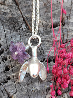 Großer Schneeglöckchen Anhänger mit Amethyst Blüte