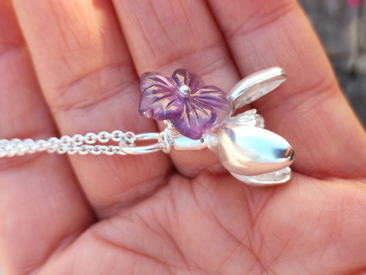 Großer Schneeglöckchen Anhänger mit Amethyst Blüte