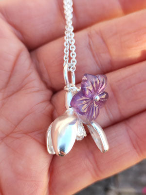 Großer Schneeglöckchen Anhänger mit Amethyst Blüte