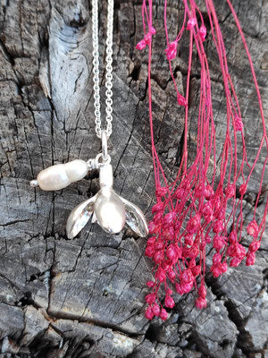 Grosser Schneeglöckchen Anhänger mit barocker Perle