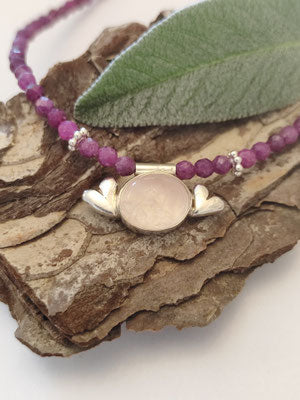 Herz Collier mit Rosenquarz und Rubinkette