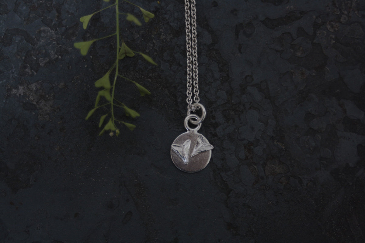 Kleiner Talisman Anhänger mit Hirtentäschelkraut