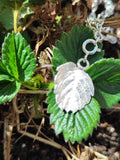 Mini Erdbeer Blatt Anhänger mit Karabiner