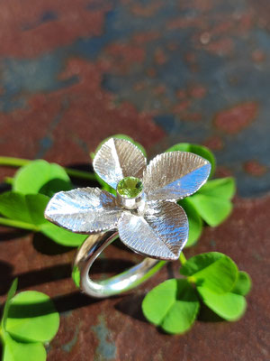 Glücks Klee Ring mit Peridot