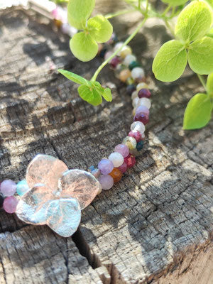Buntes Turmalin Armband mit Hortensien Blüte