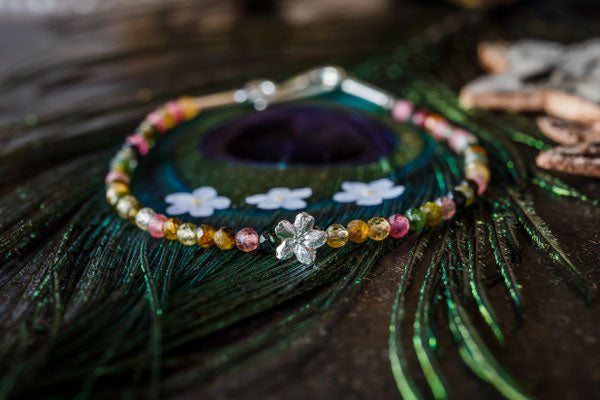Buntes Turmalin Armband mit Vergissmeinnicht Blüte
