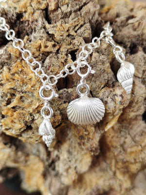 Bettel Armband mit drei Muscheln