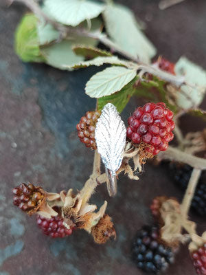 Brombeer Blatt Ring