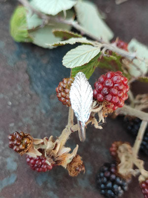 Brombeer Blatt Ring
