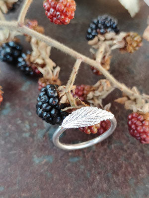 Brombeer Blatt Ring