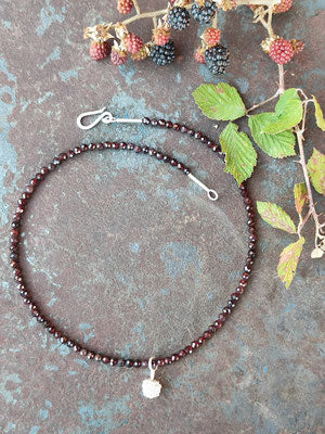 Granat Kette mit Brombeere