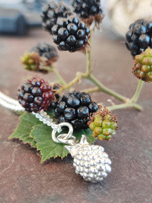 Beeren Anhänger mit doppelter Öse