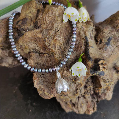 Märzenbecher Collier mit Süßwasserperlen