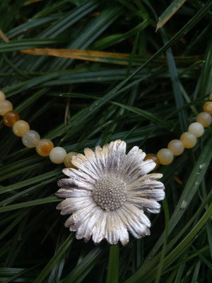 Gänseblümchen Collier mit gelbem Opal