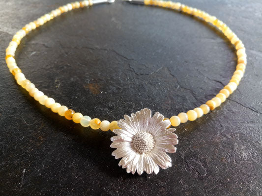 Gänseblümchen Collier mit gelbem Opal