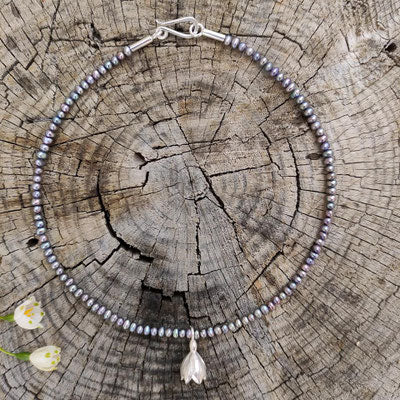 Märzenbecher Collier mit Süßwasserperlen