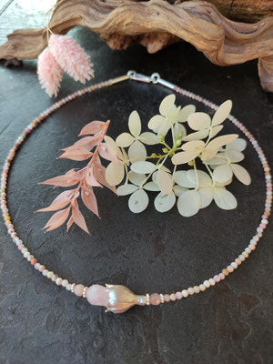 Märzenbecher Collier mit Opal