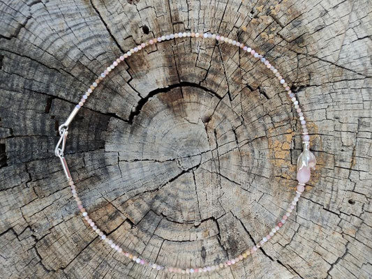 Märzenbecher Collier mit Opal