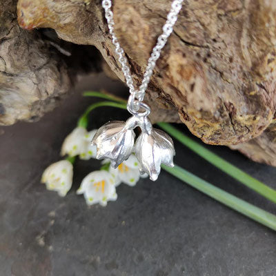Märzenbecher Anhänger mit zwei Blüten