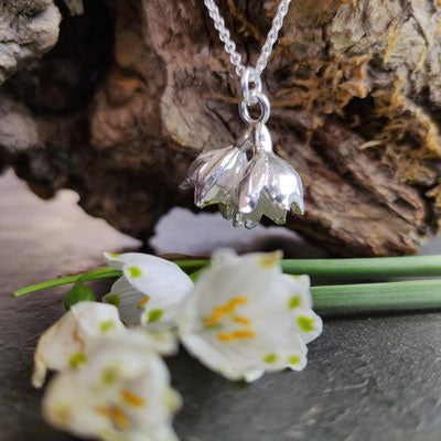 Märzenbecher Anhänger mit zwei Blüten