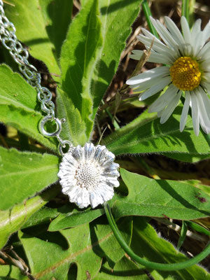 Mini Gänseblümchen Anhänger mit Karabiner