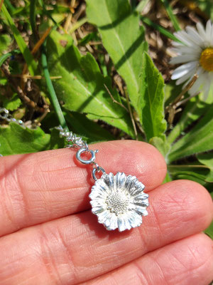Mini Gänseblümchen Anhänger mit Karabiner
