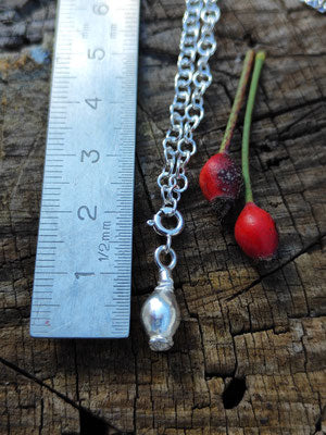 Mini Hagebutten Anhänger mit Karabiner