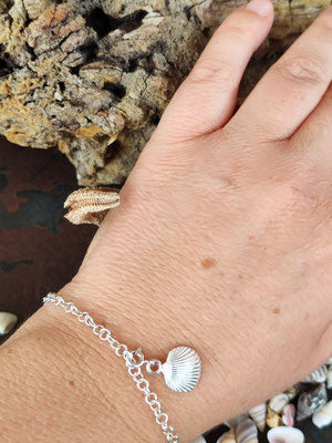 Bettel Armband mit Mini Muschel Hälfte*
