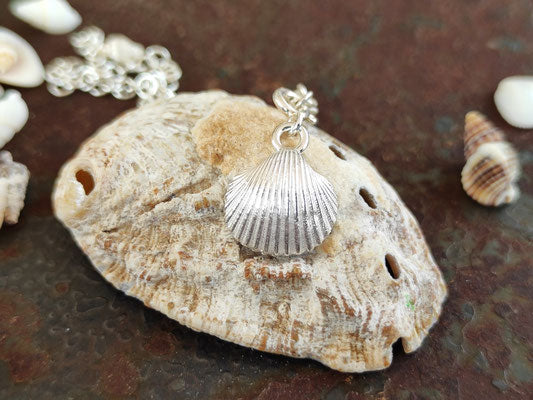 Bettel Armband mit Mini Muschel Hälfte*