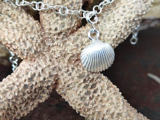 Bettel Armband mit Mini Muschel Hälfte*