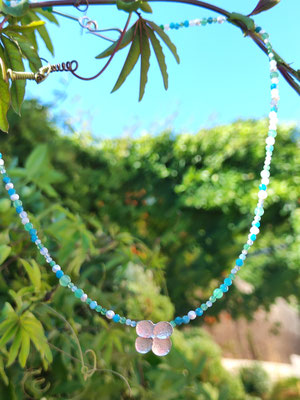 Hortensien Collier mit blauer Kette