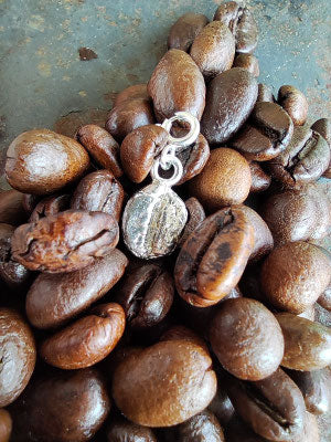 Kaffeebohnen Anhänger für ein Bettelarmband