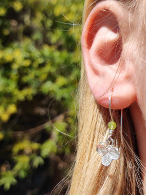 Mini Kleeblatt Ohrhänger mit Peridot