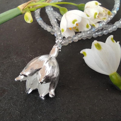 Lange Labradorith Kette mit Märzenbecher