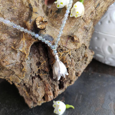Lange Labradorith Kette mit Märzenbecher