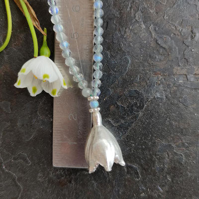 Lange Labradorith Kette mit Märzenbecher