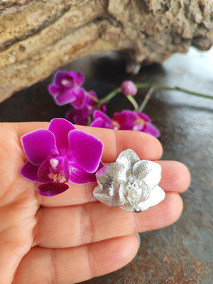 Mini Orchidee Anhänger mit versteckten Ösen